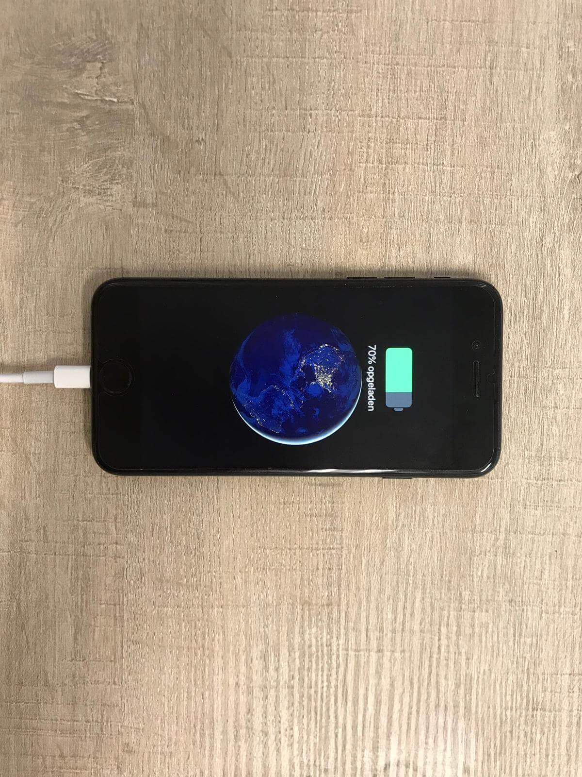 lawaai Slang Oorzaak iPhone batterij bijladen of eerst leeg laten lopen?- Repair IT Now